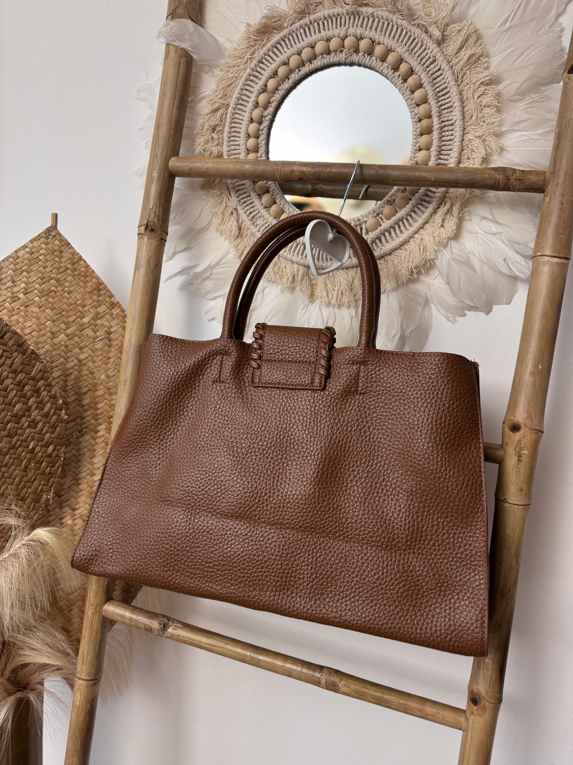 Sac camel Côme avec sa pochette et ses grigris