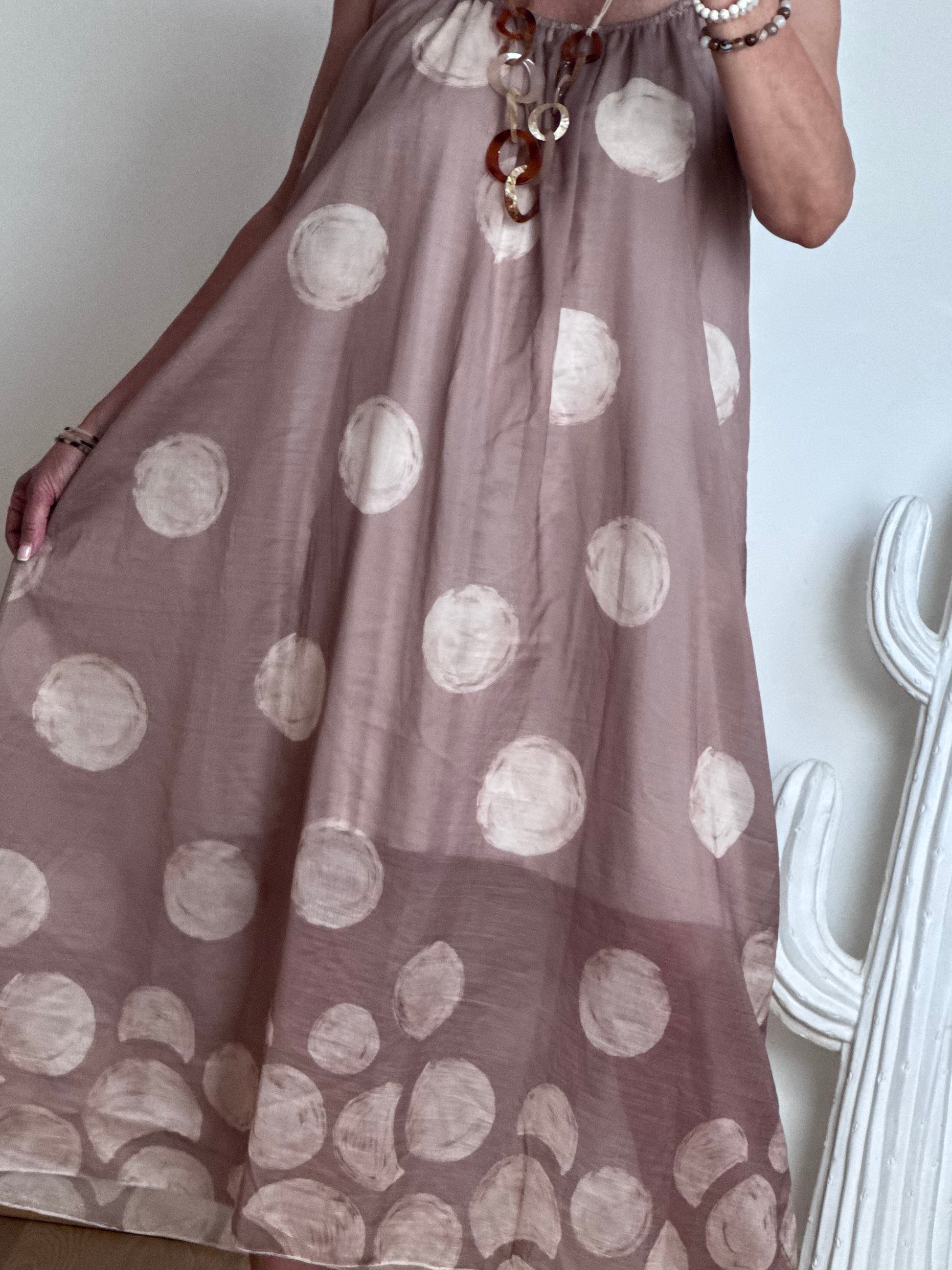 Robe à bois sur fond beige