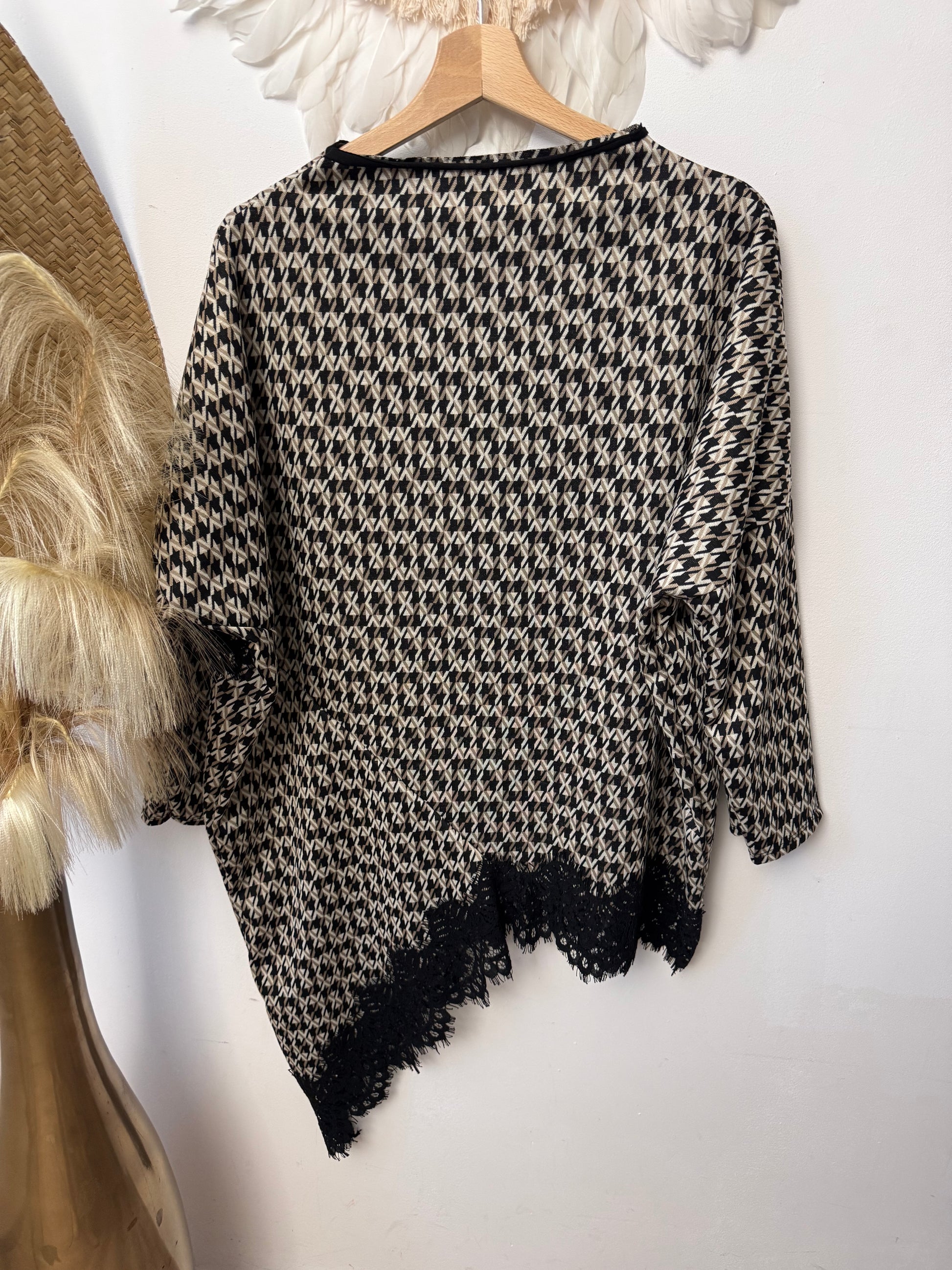 Pull asymétrique pieds de poule dentelle