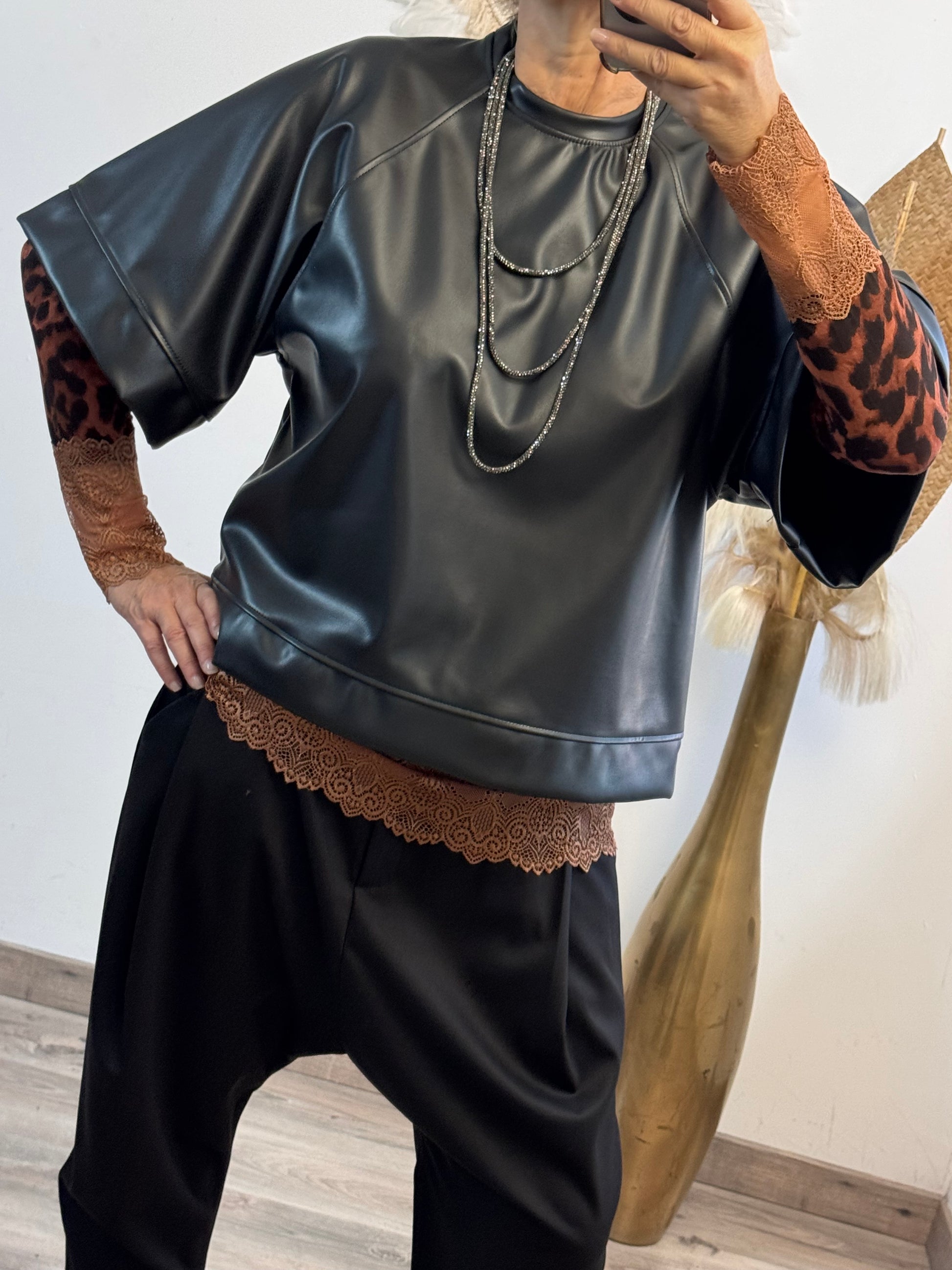 Haut similicuir noir