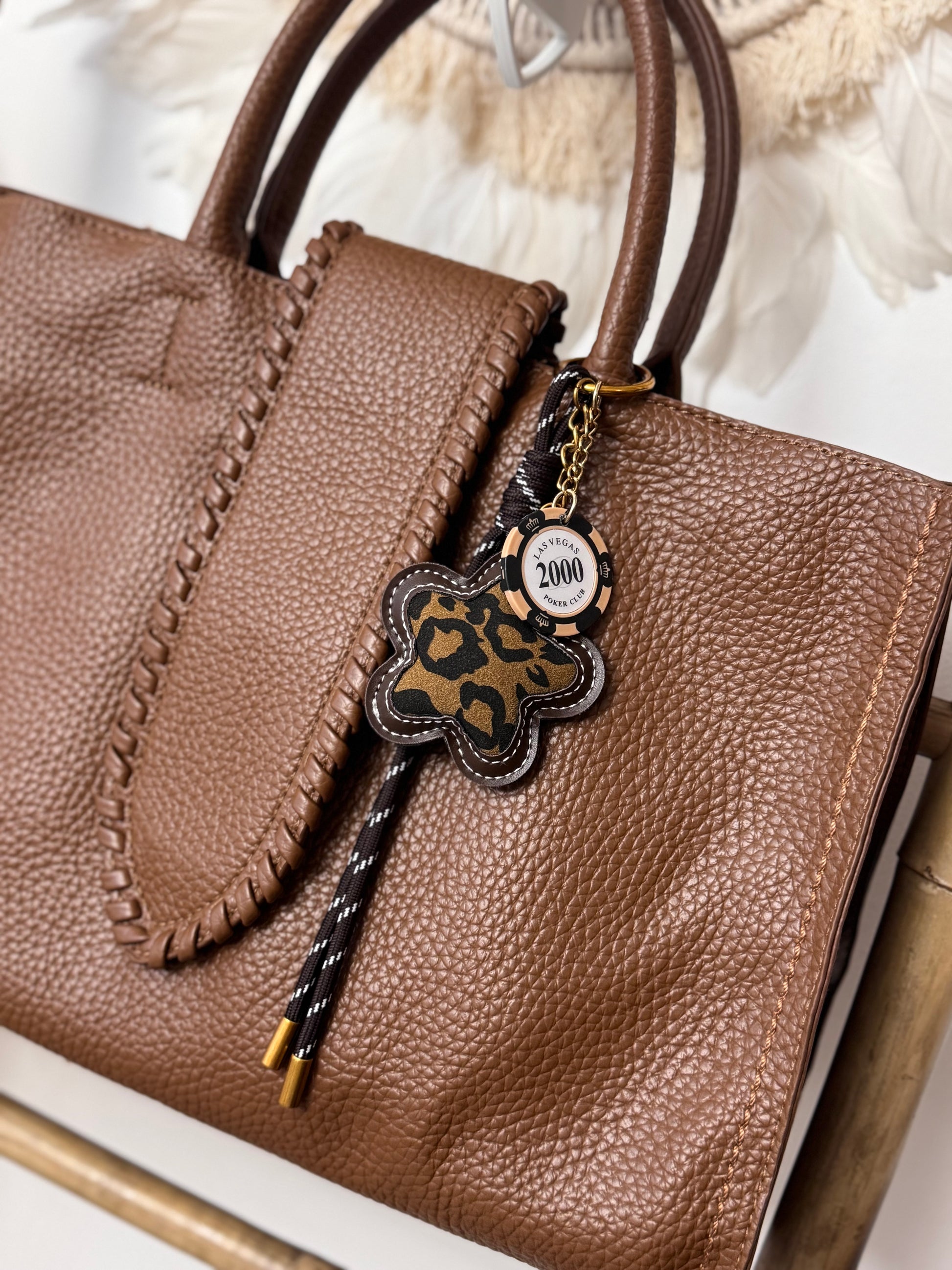 Sac camel Côme avec sa pochette et ses grigris