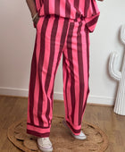 Pantalon rayé rose et rouge