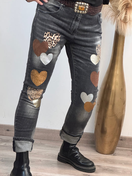 Jeans noir délavé multi patchs cœurs