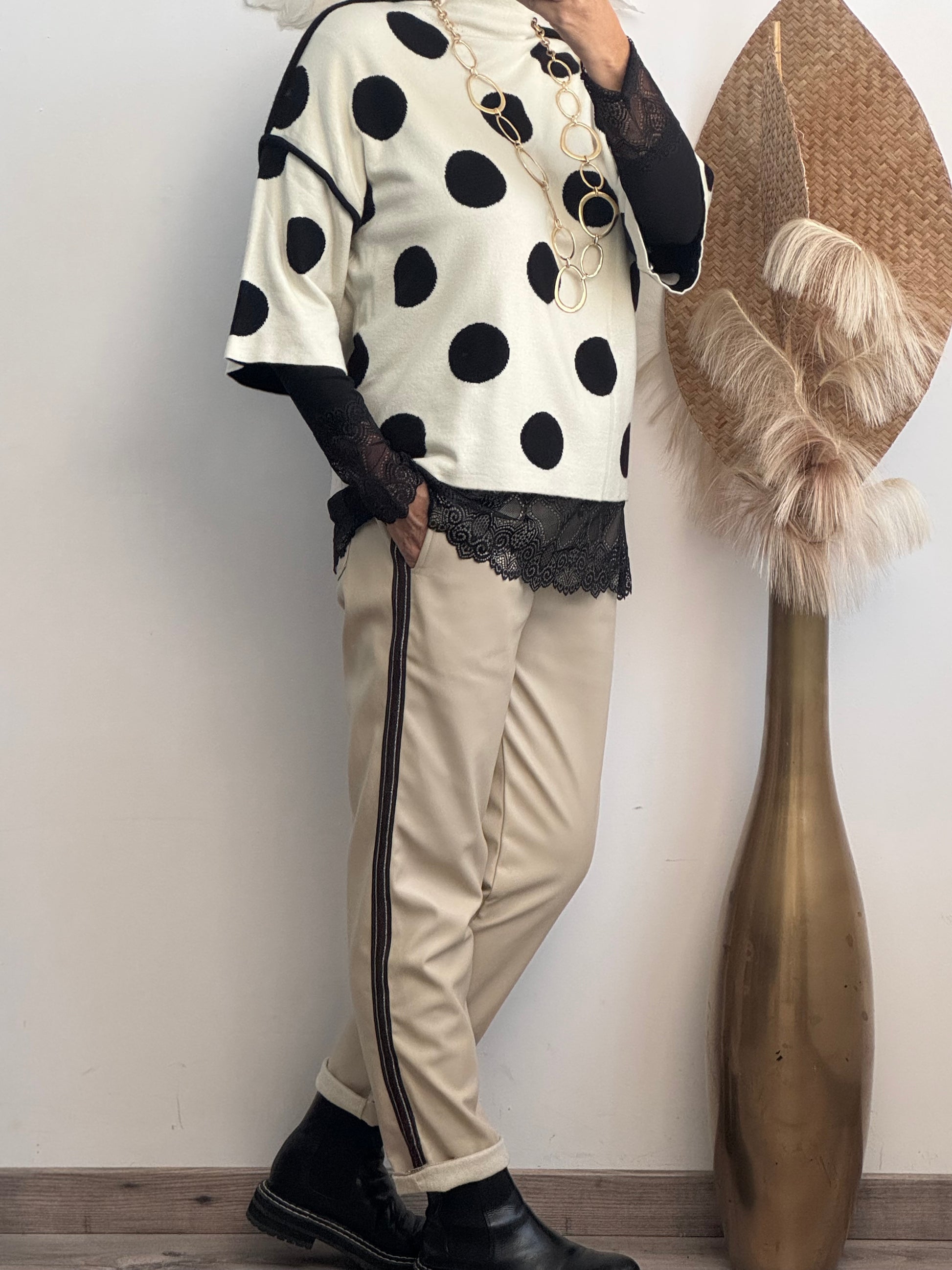 Pull crème pois noirs