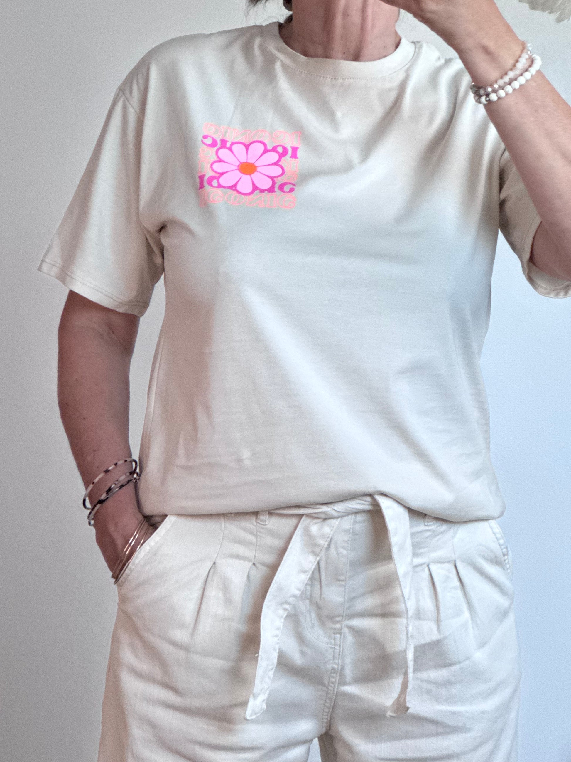 Teeshirt beige iconic et fleurs