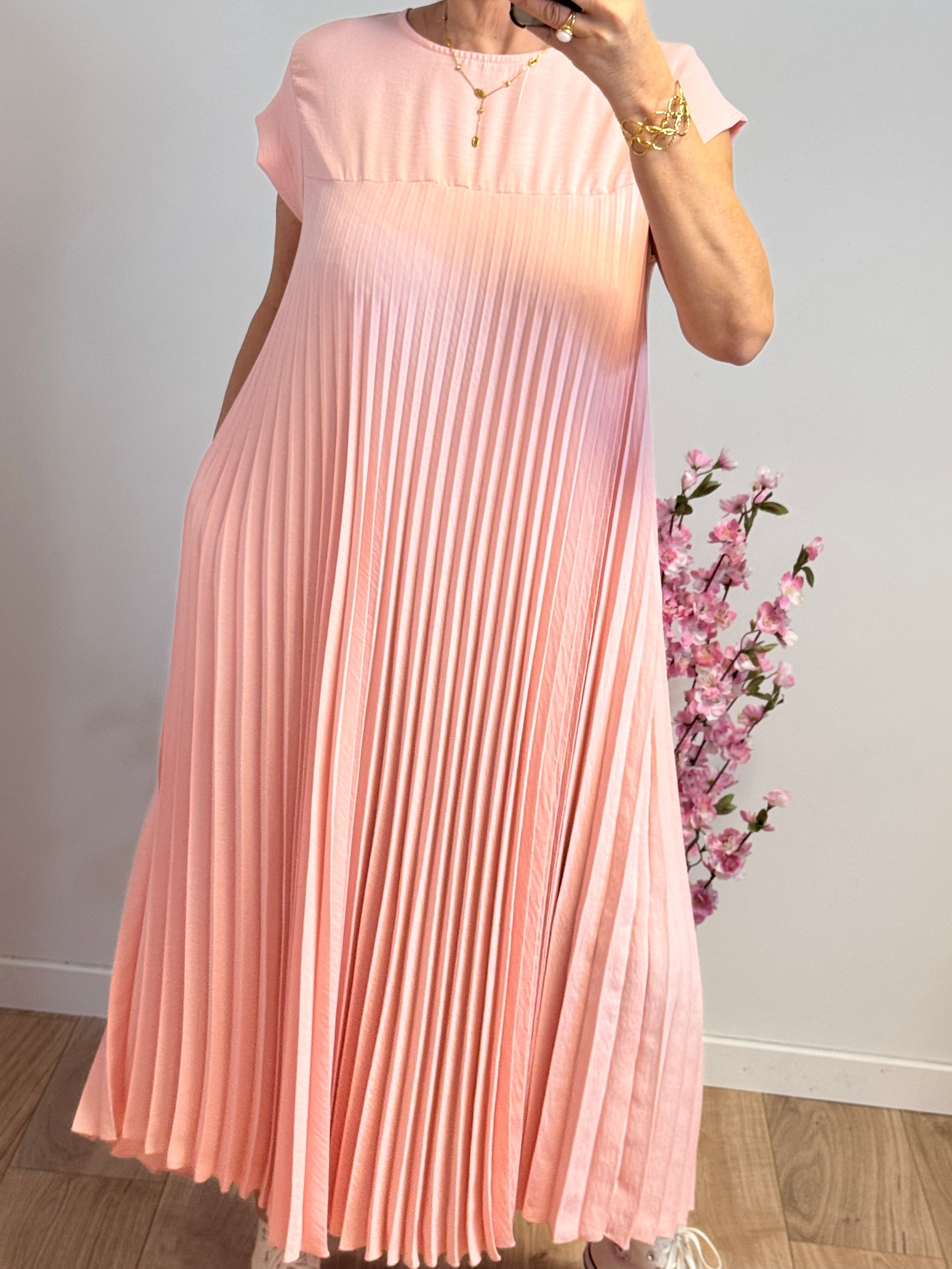 Robe longue plissée rose