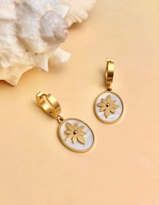 Boucle d’oreille médaillon doré