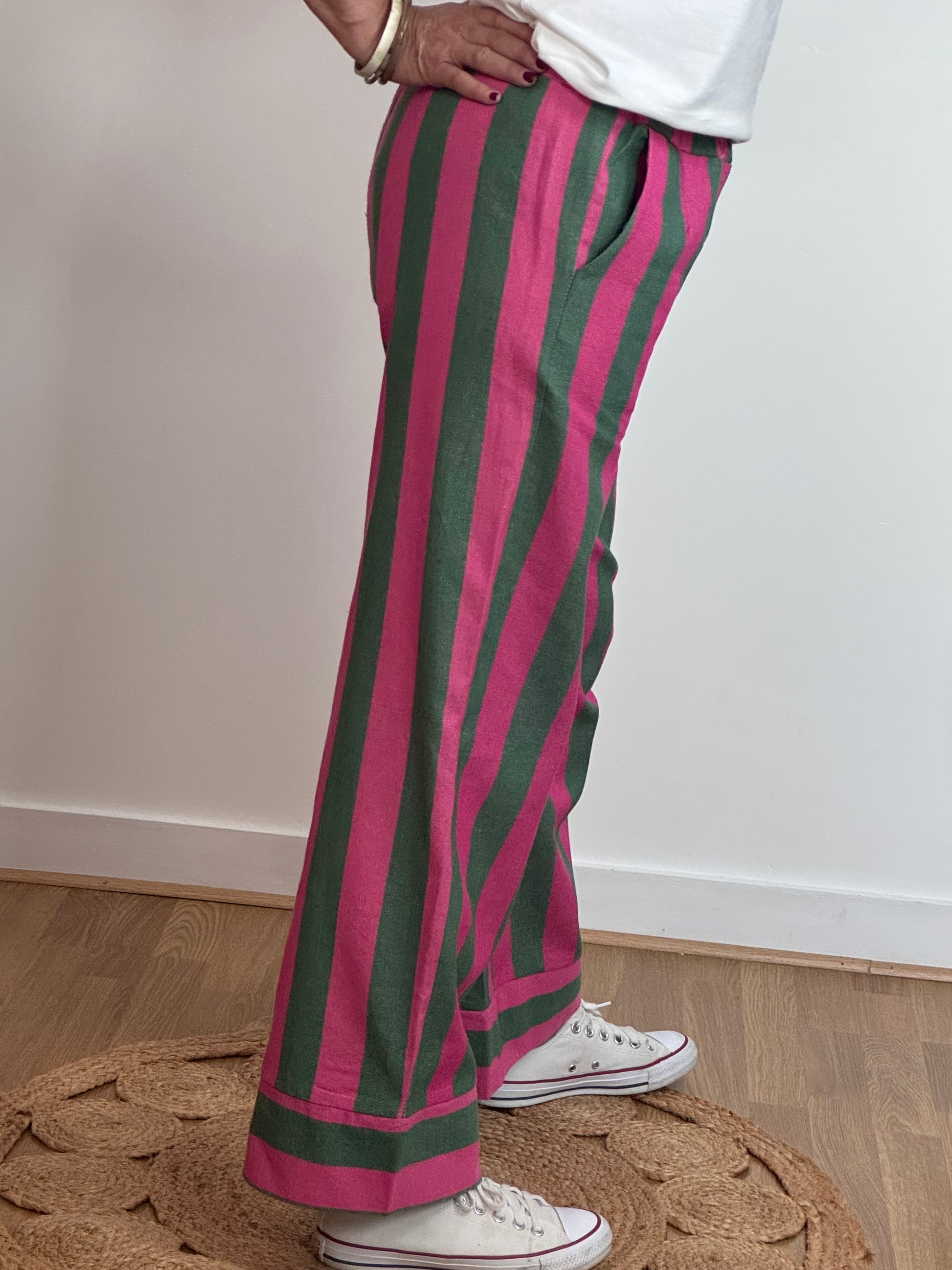 Pantalon rayé kaki et rose