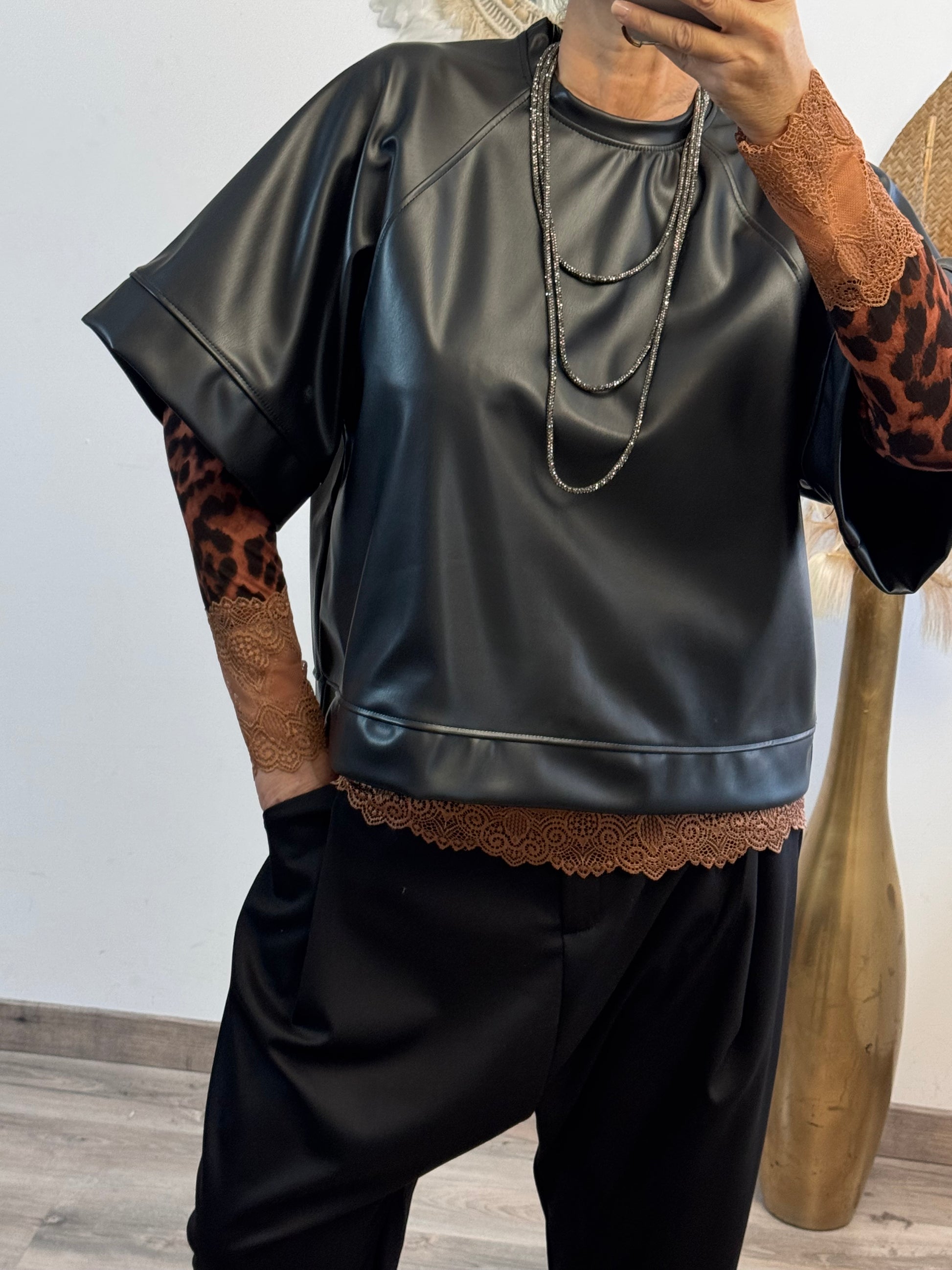 Haut similicuir noir