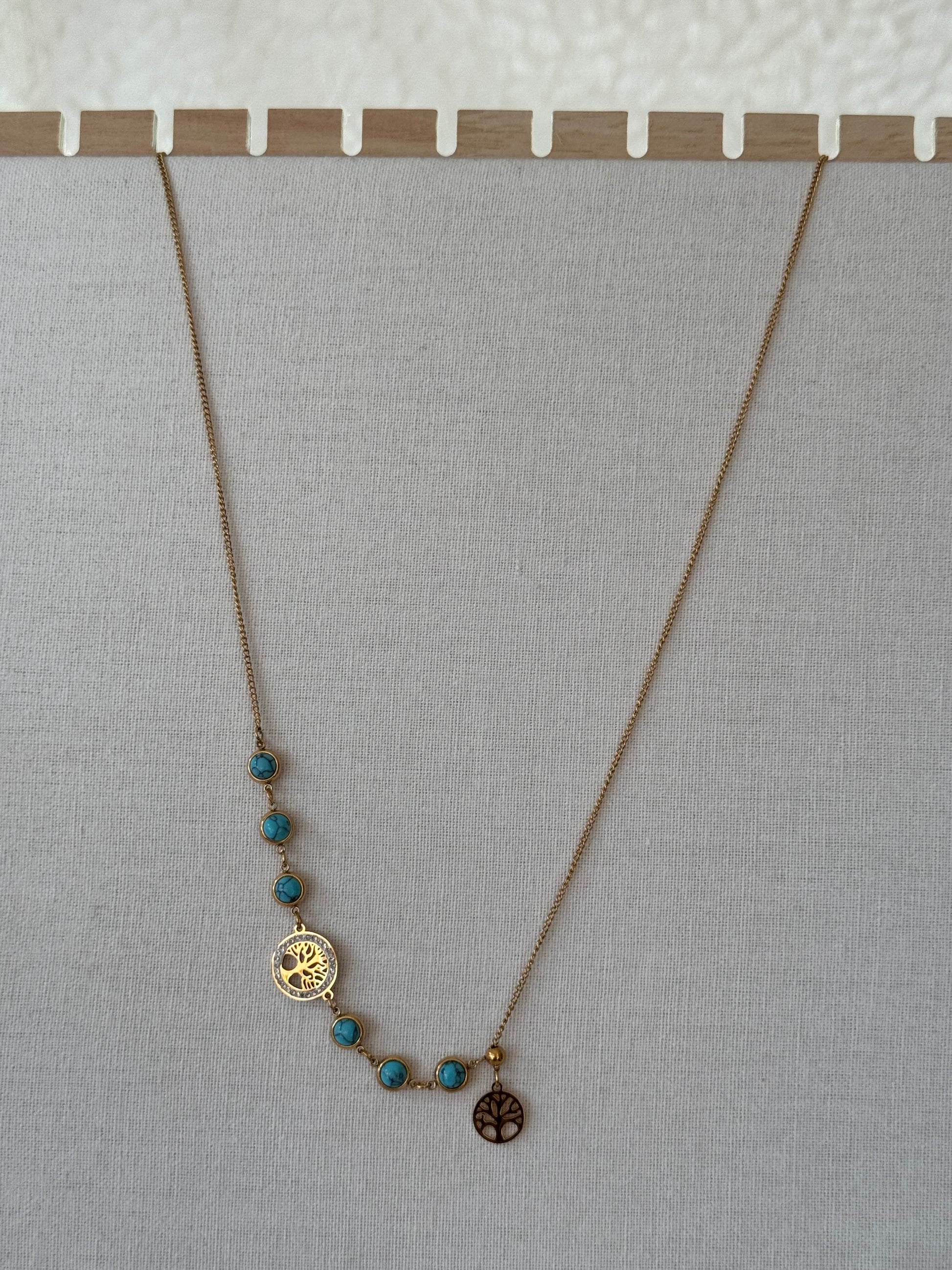 Collier Arbre de Vie Doré – Pierres Turquoises et Pendentifs Symboliques