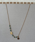 Collier Arbre de Vie Doré – Pierres Turquoises et Pendentifs Symboliques
