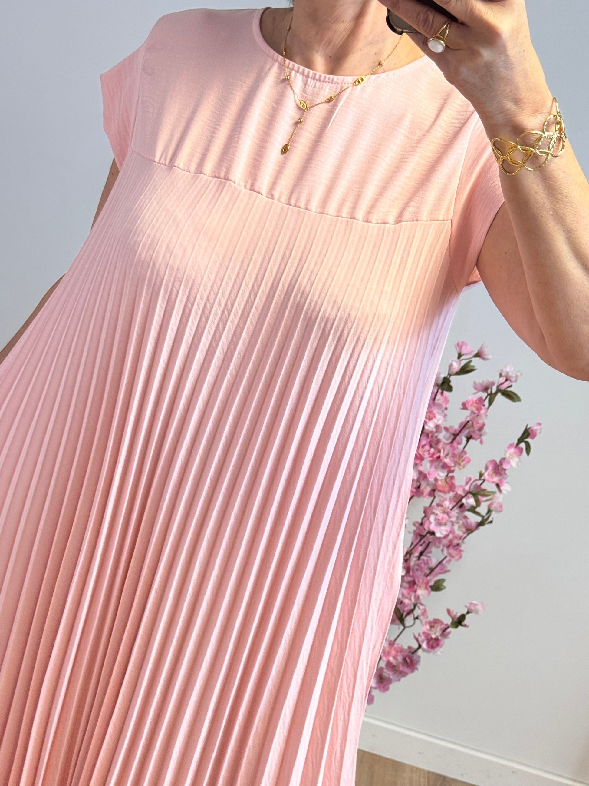 Robe longue plissée rose