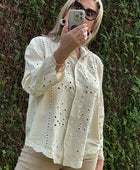 Blouse ou veste brodée beige