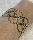 Bracelet manchette cœurs dorés