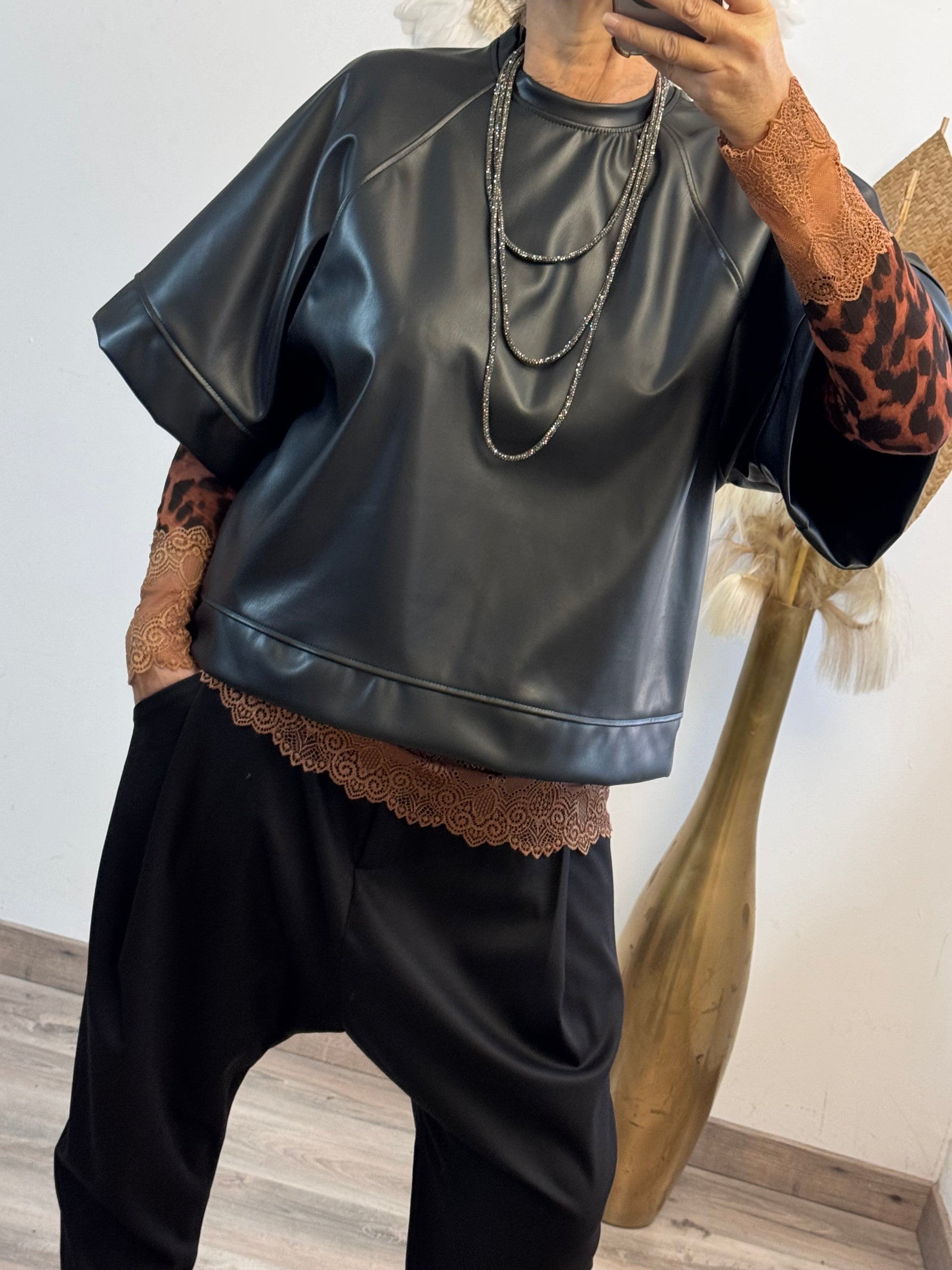 Haut similicuir noir