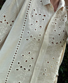 Blouse ou veste brodée beige