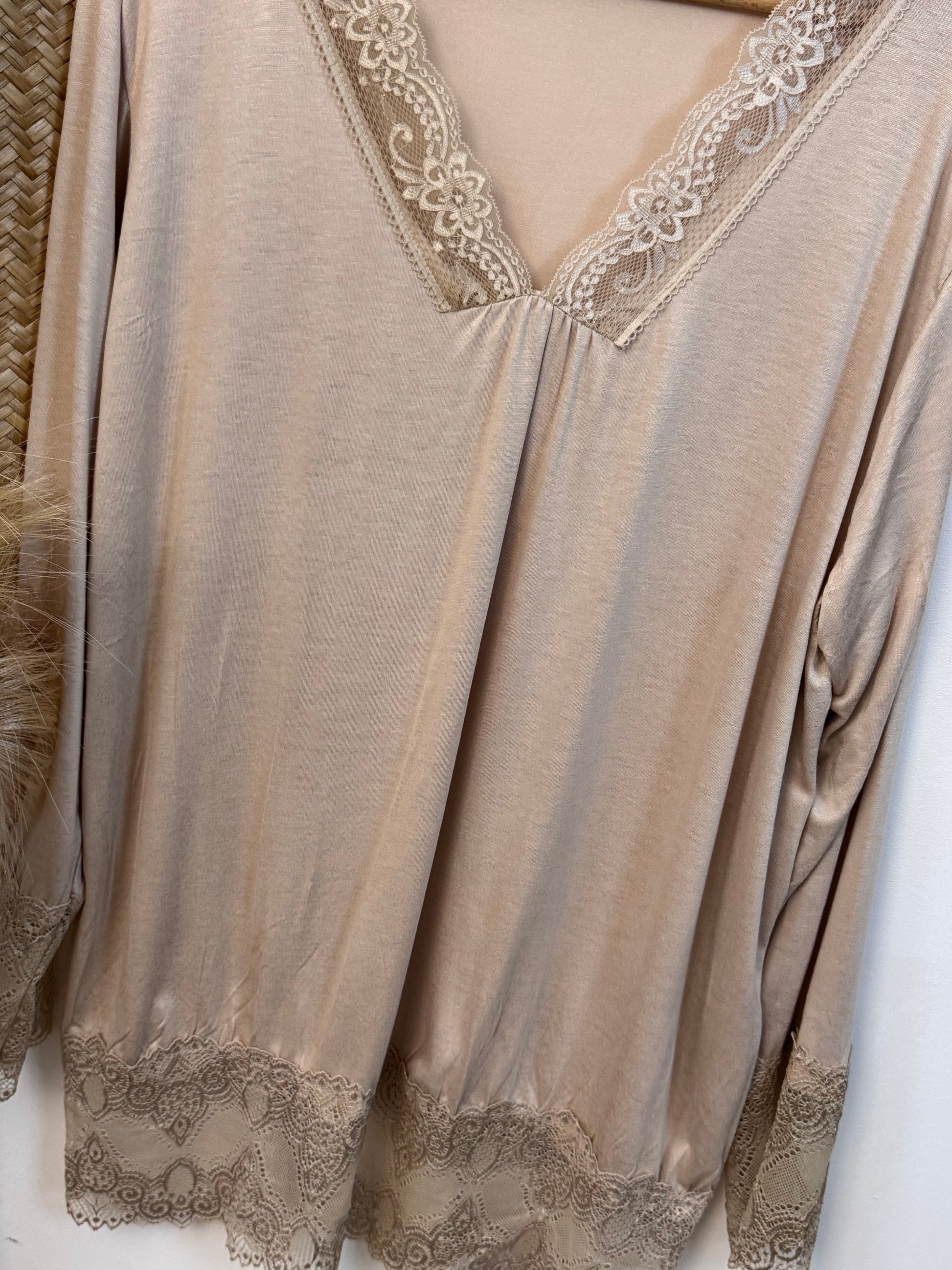 Top dentelle beige TU 40/46 et TU 46/50