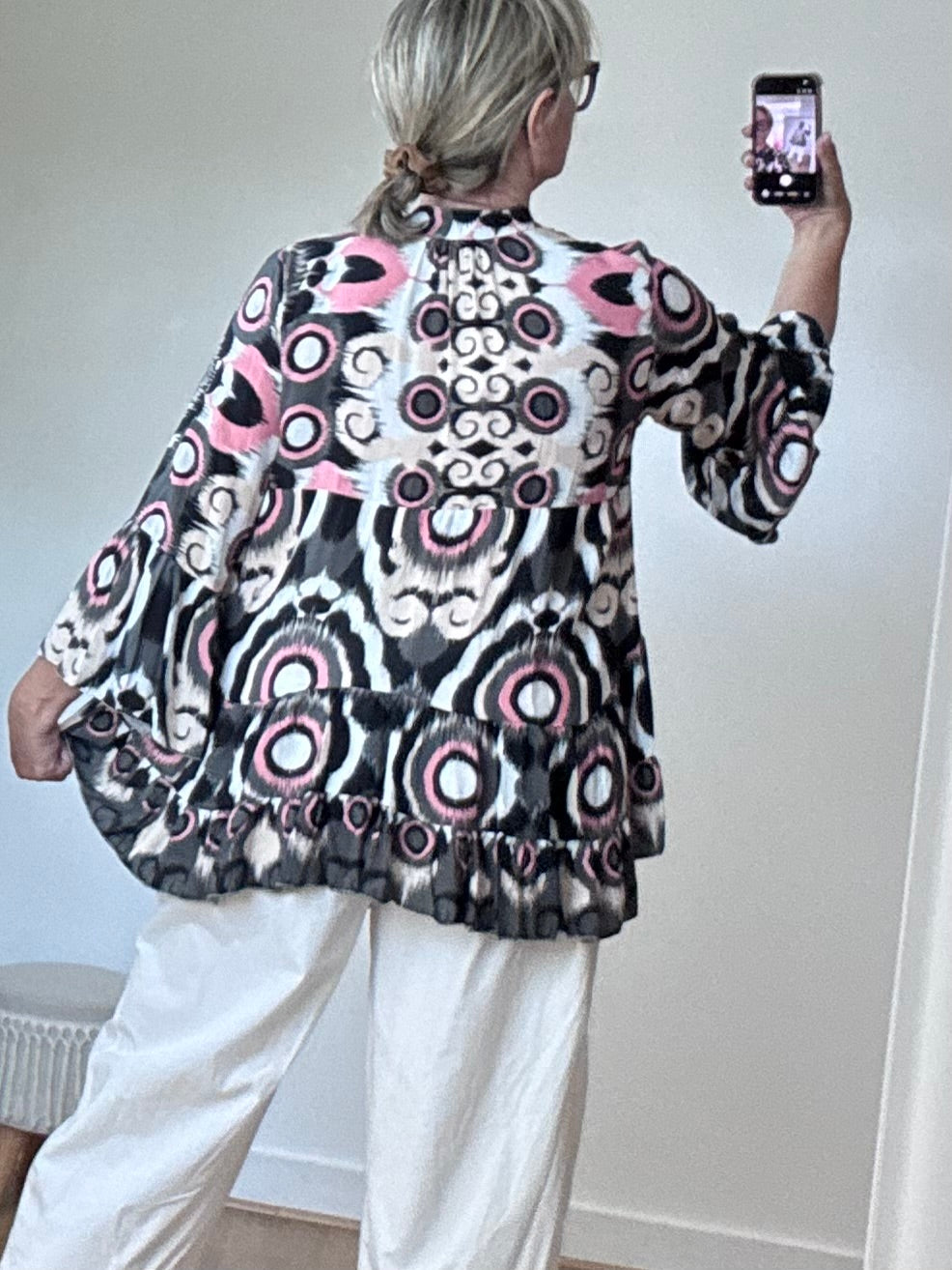 Blouse camélia noire et rose