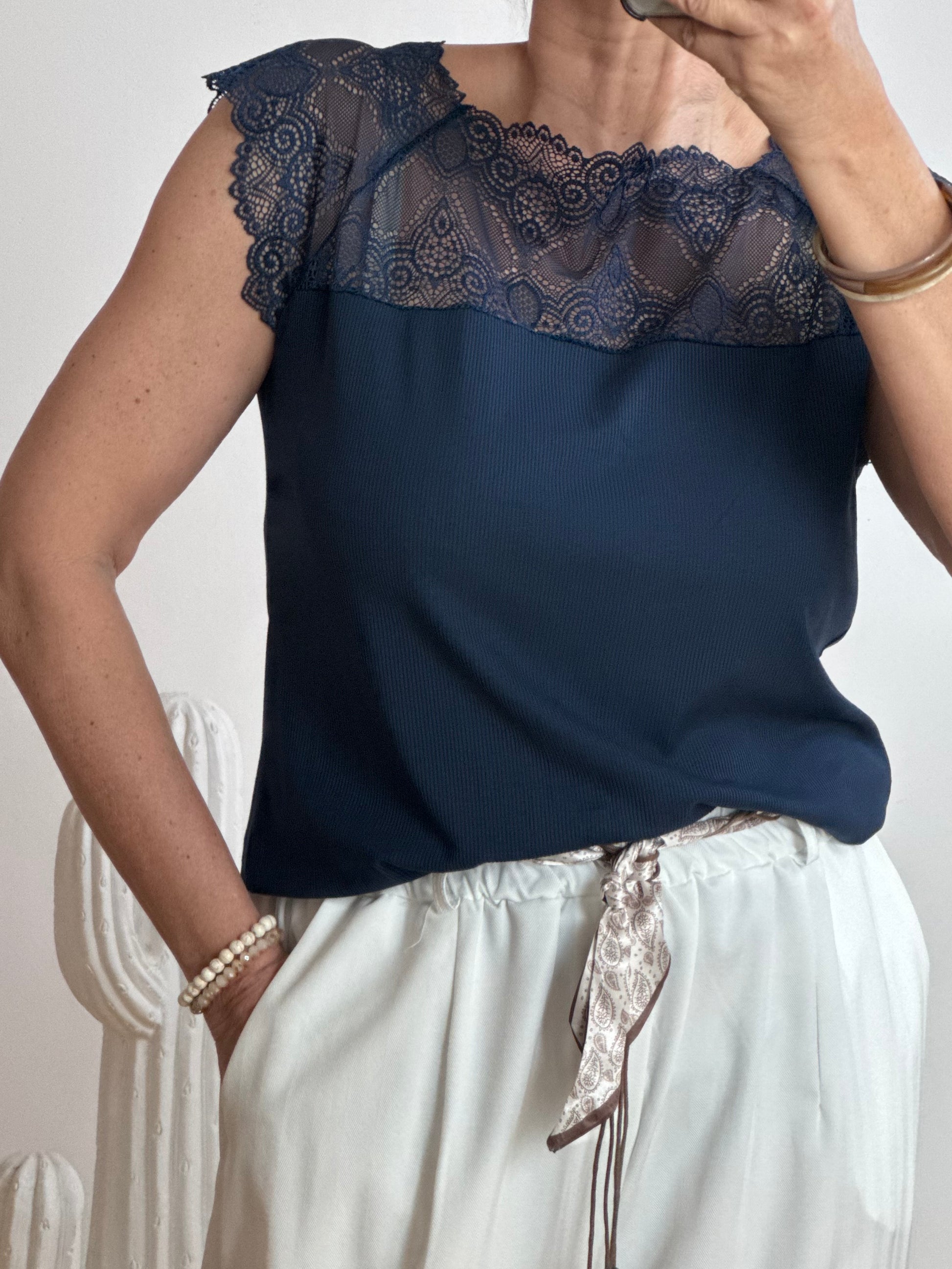 Top dentelle marine