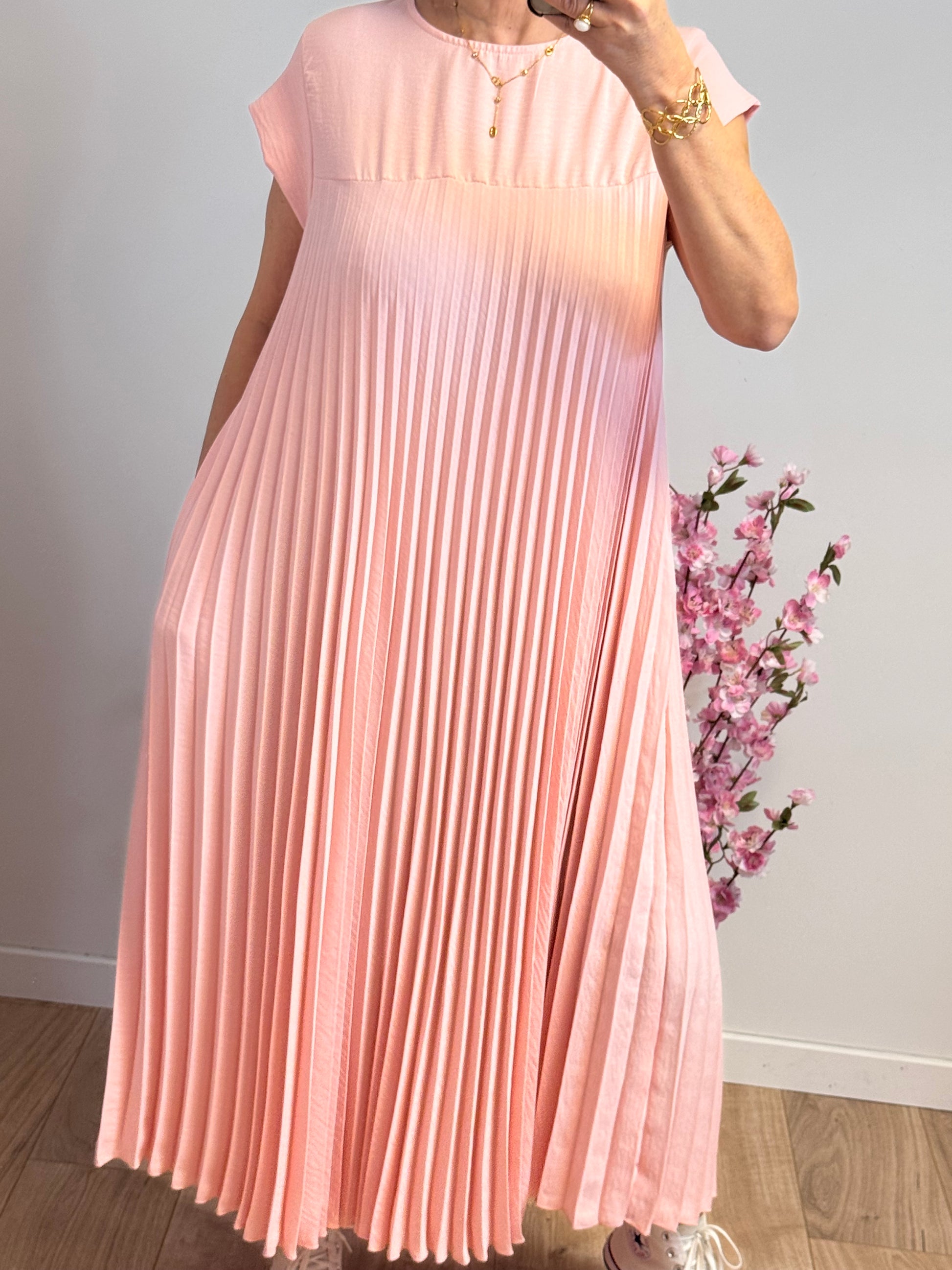 Robe longue plissée rose