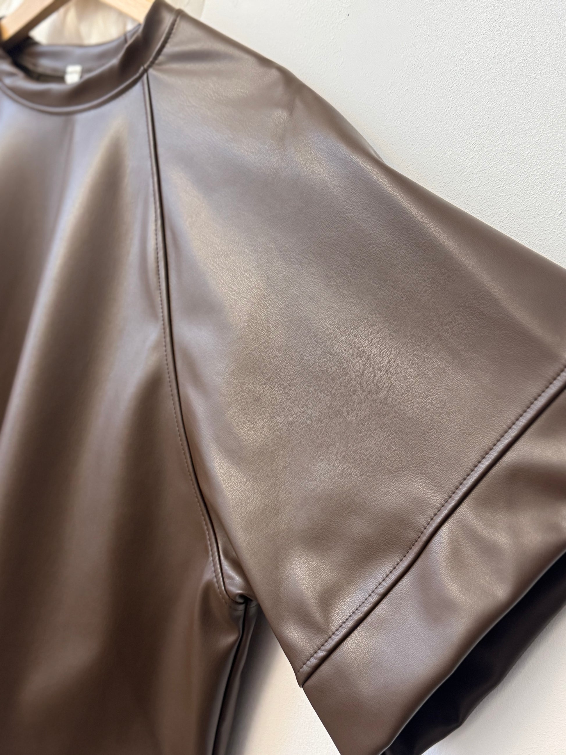 Haut similicuir marron