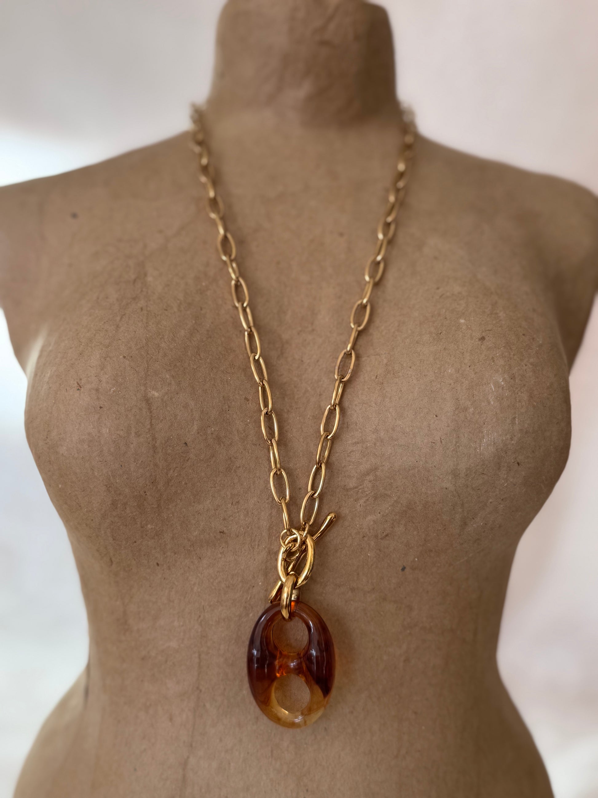 Collier avec pendentif résine