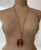 Collier avec pendentif résine