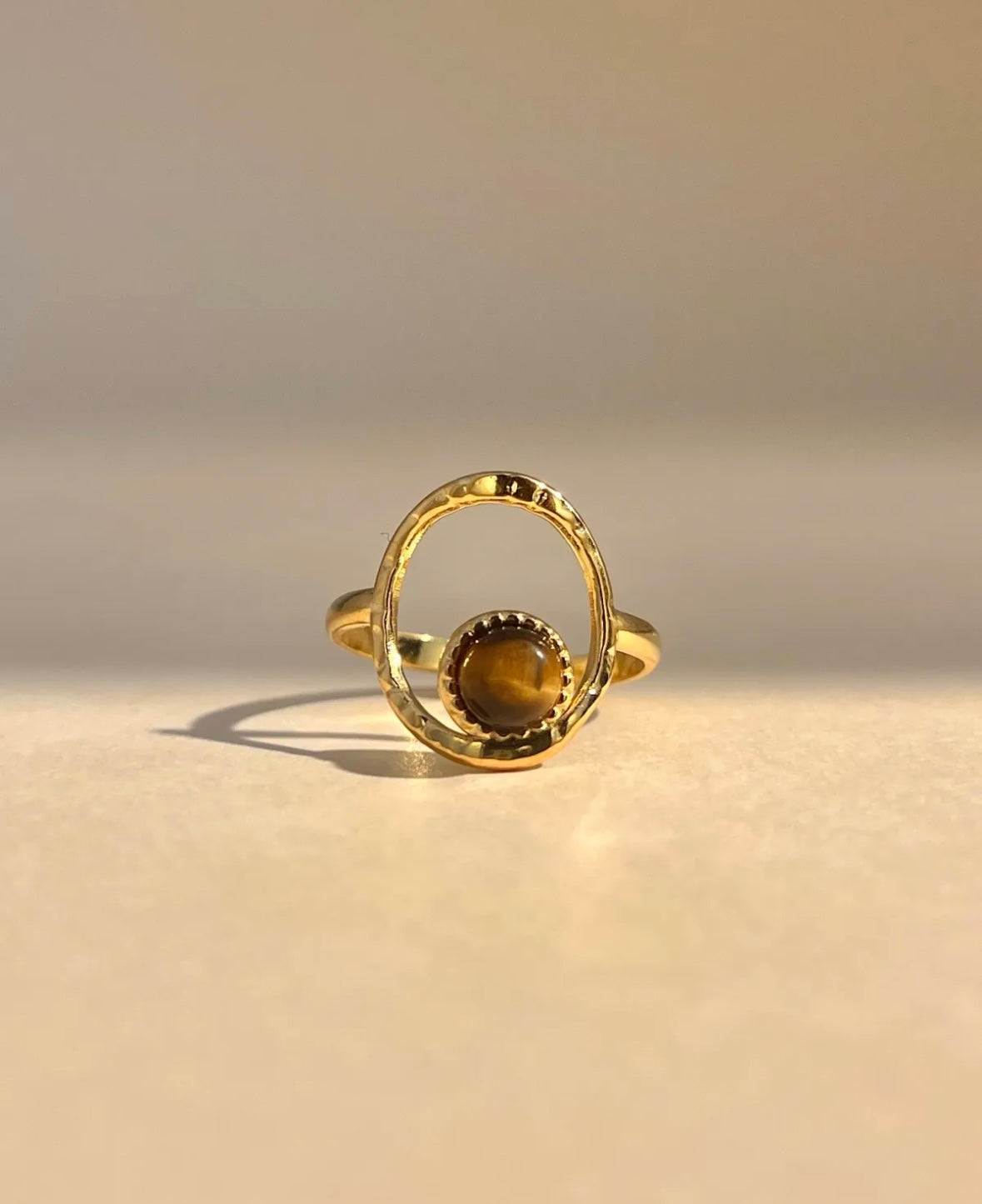 Bague ajustable ovale avec pierre naturelle