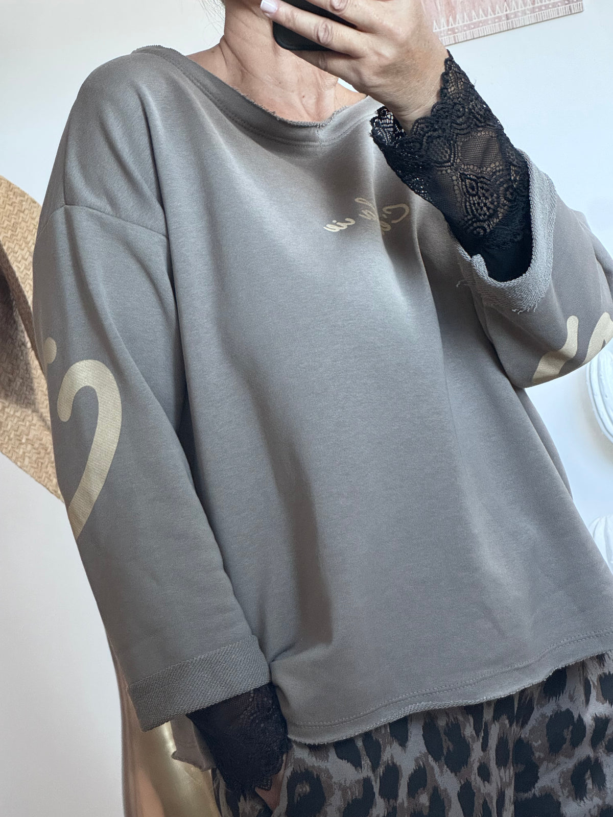 Sweat-shirt c’est la vie taupe