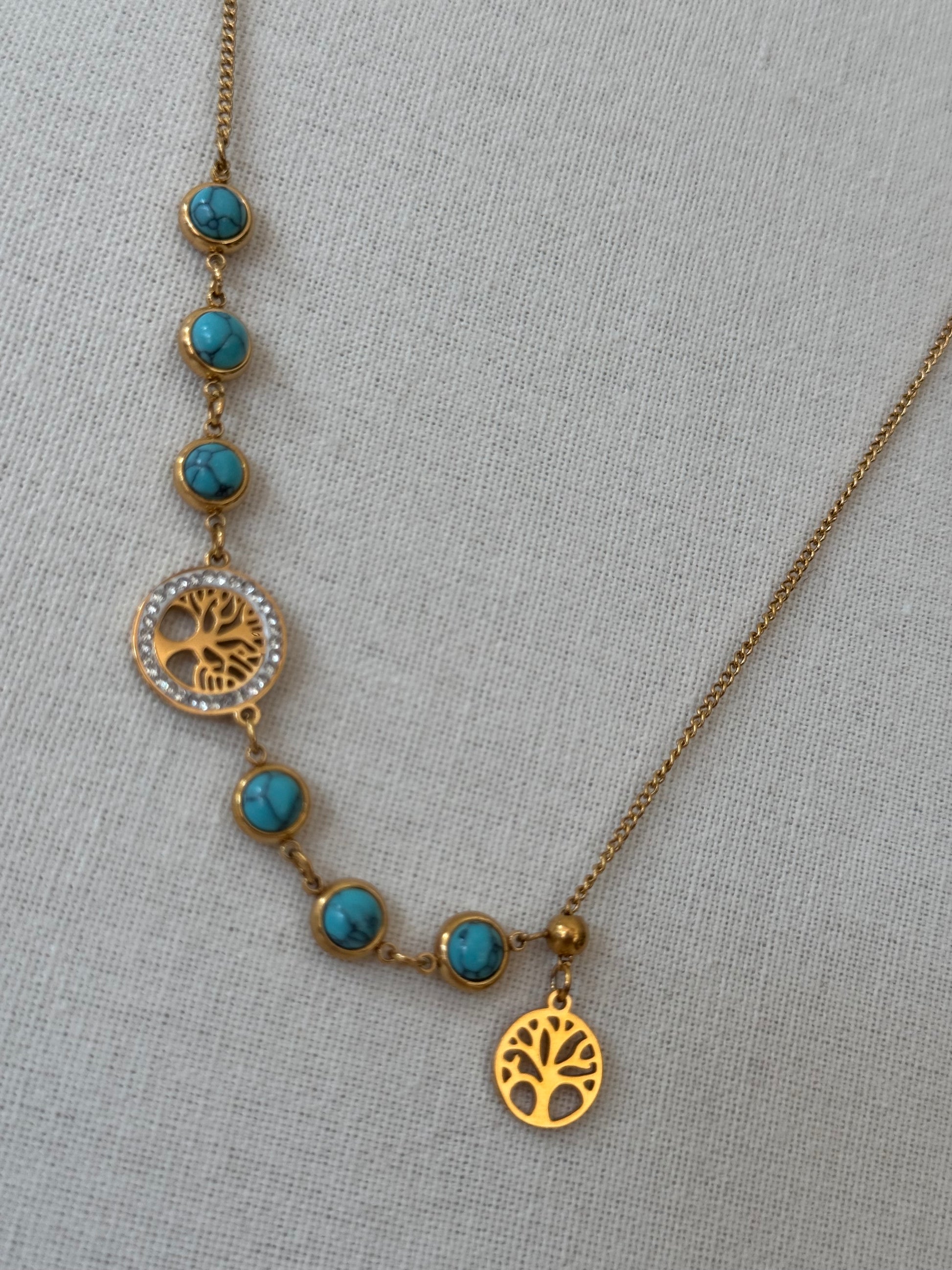 Collier Arbre de Vie Doré – Pierres Turquoises et Pendentifs Symboliques