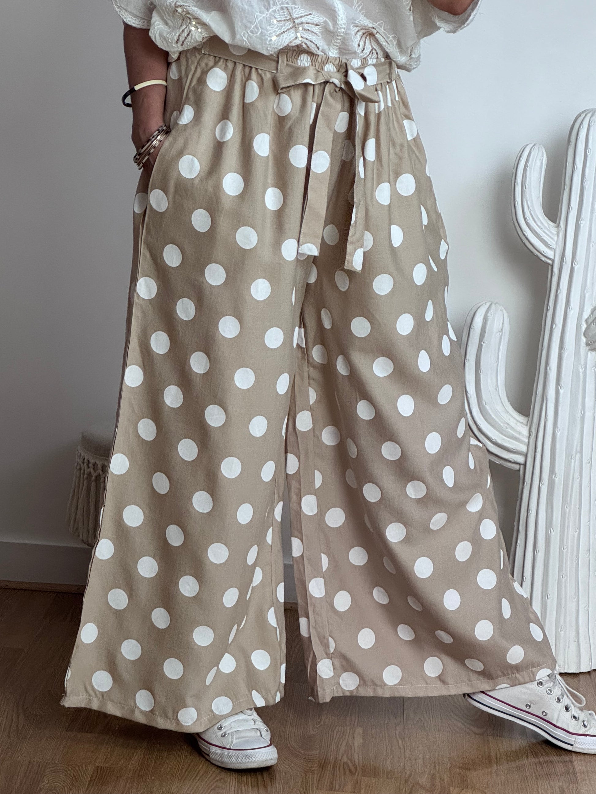 Pantalon à pois beige jolie forme TU 44/50