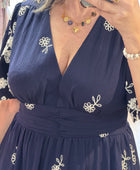 Robe marine brodée jolie forme