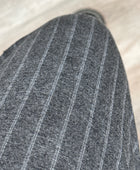 Pantalon gris à rayures