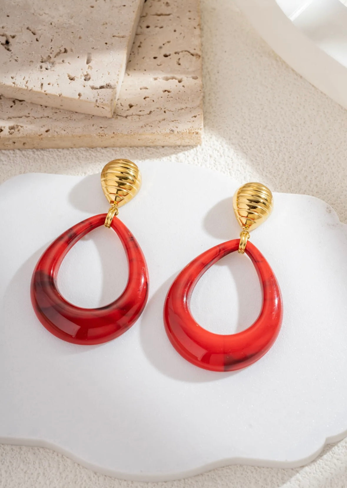 Boucles Goutte Résine
Colorée et Clou Doré