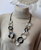 Collier Long maillons Résine Bohème Chic noir