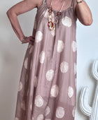 Robe à bois sur fond beige