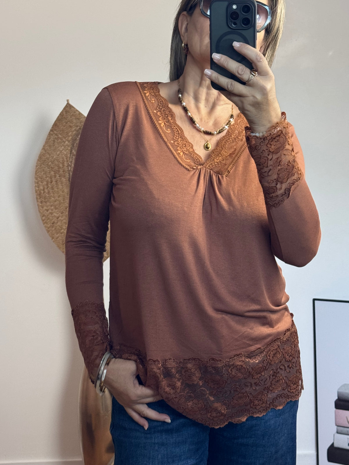 Top dentelle camel