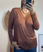 Top dentelle camel