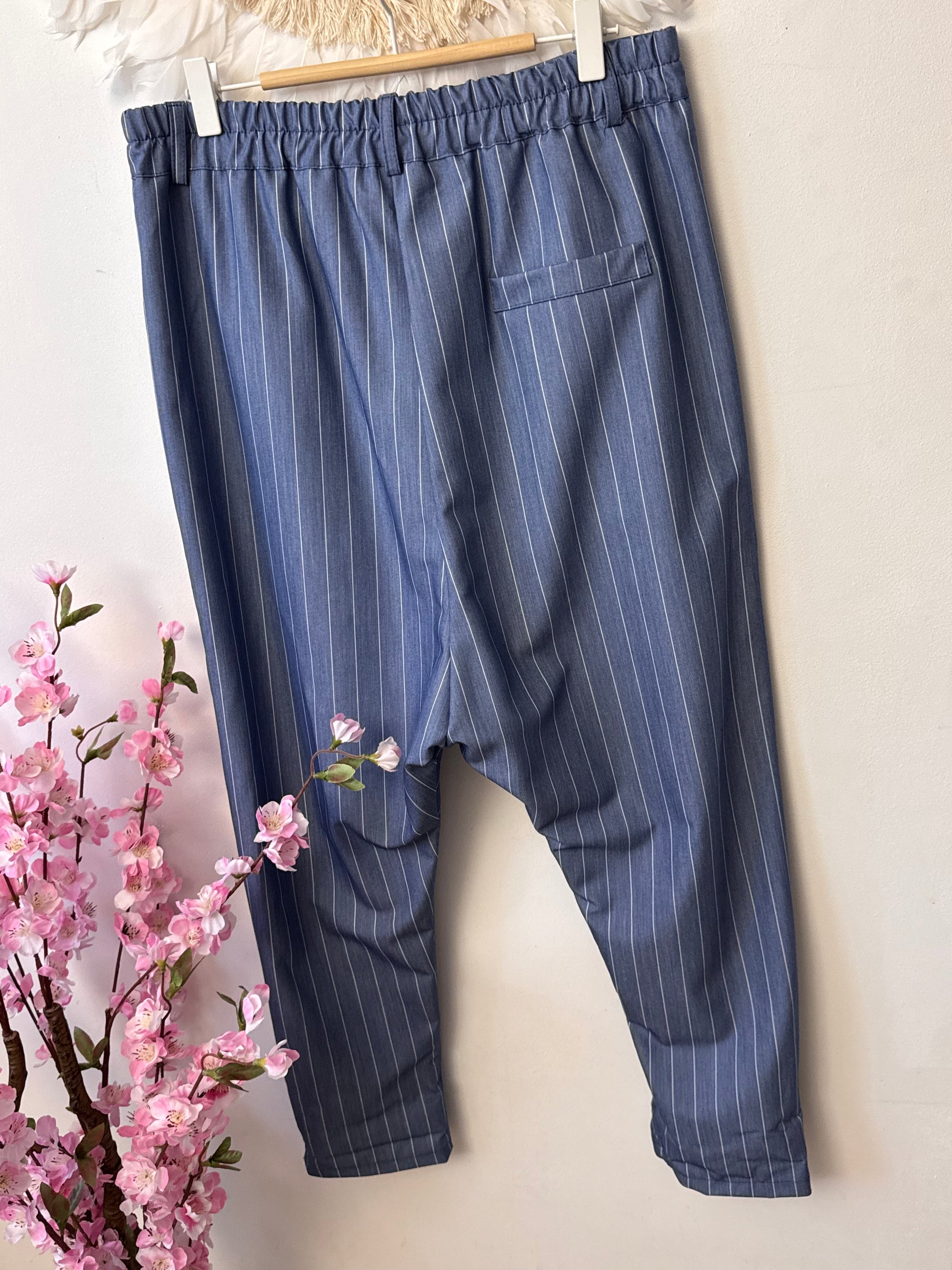 Pantalon saroual bleu rayé