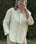 Blouse ou veste brodée beige